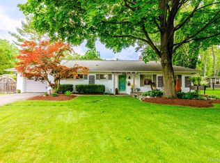 33650 Hillcrest Dr, Farmington, MI