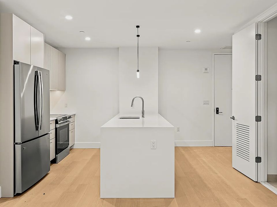 1st image of 250 W 49th St #7602
