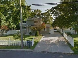 606 Old Town Rd, Port Jefferson Station, NY 11776