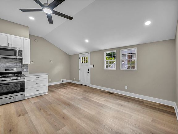 3rd image of 1305 Terrace St