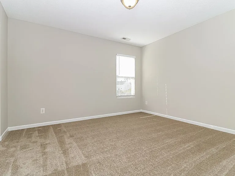 168 Woodcreek Ln — Photo 12
