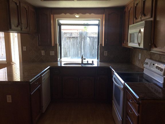 4th image of 408 Lancaster Dr