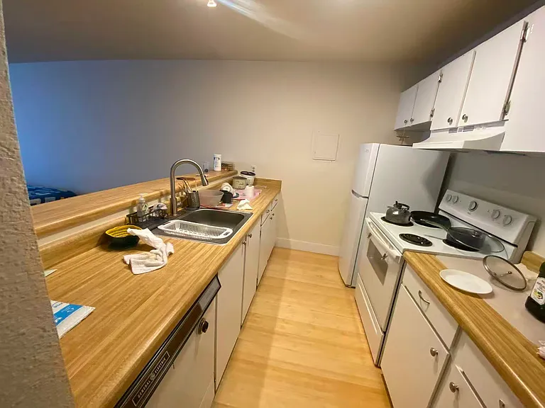 5824 NE 75th St #D107 — Photo 10