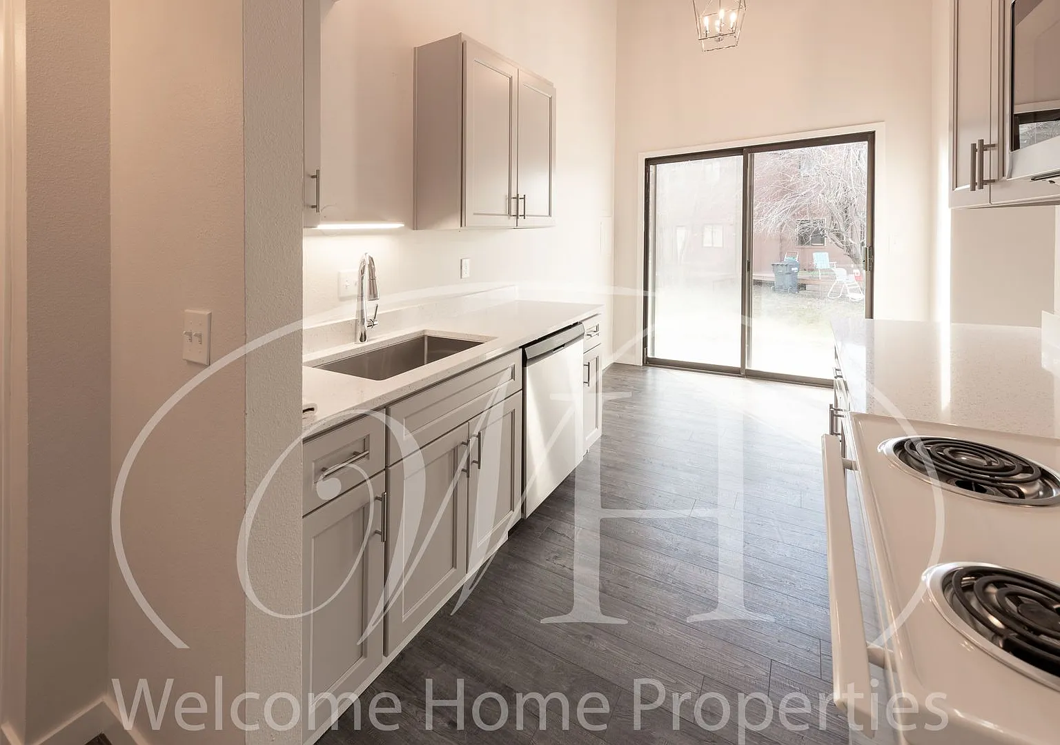 245-255 Elder Pl — Photo 1