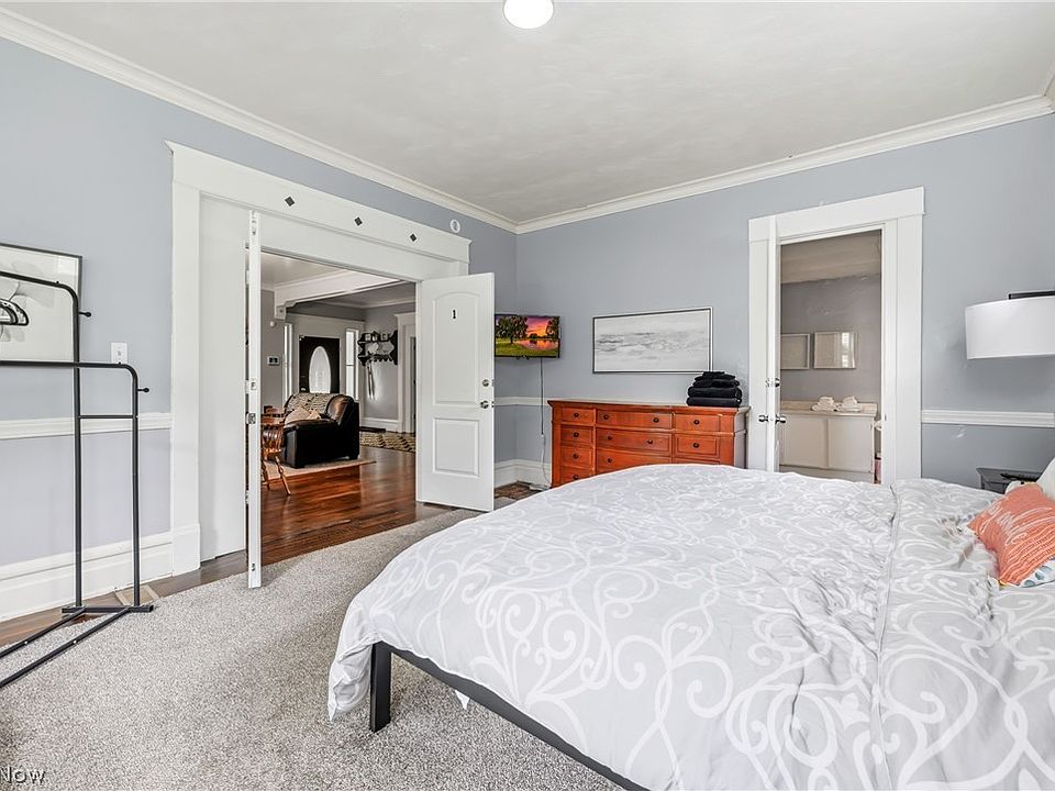 10th image of 236 N Heights Ave