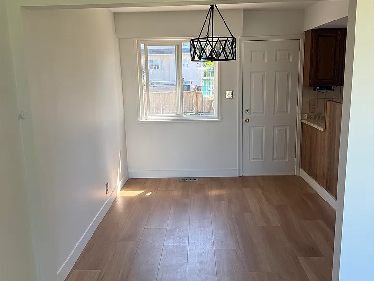 311 Leroy St — Photo 3