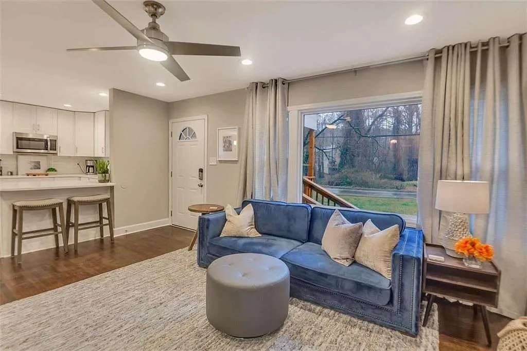 3 bed, 2.0 bath, 1600 sqft, $4,750 — Photo 4