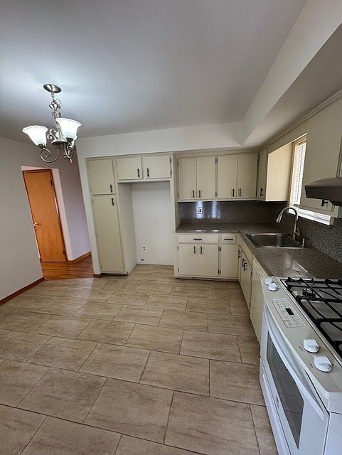 1st image of 231 Macarthur Ave Floor 1