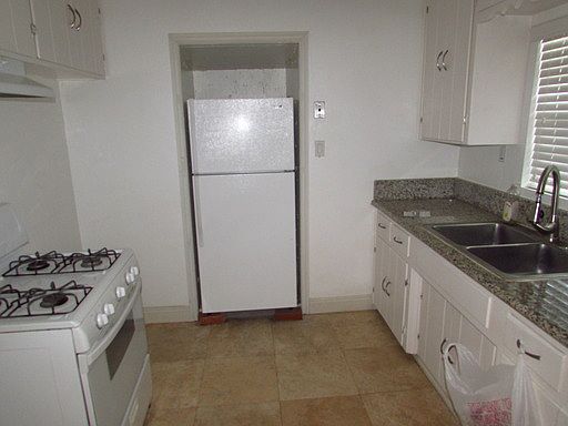 5th image of 1835 David St