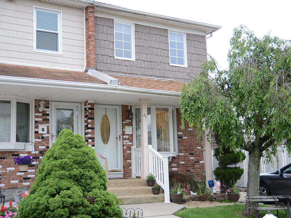1st image of 28 Cheryl Ave