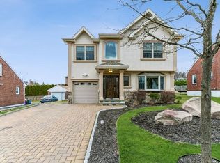 33 Crest Dr N, Cresskill, NJ 07626