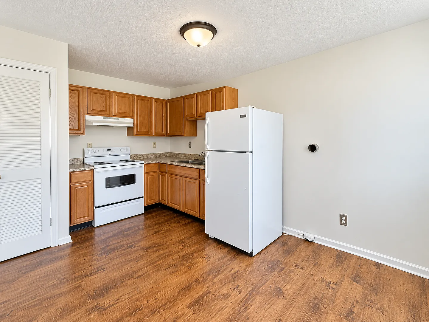 Apartment for Rent — Photo 3