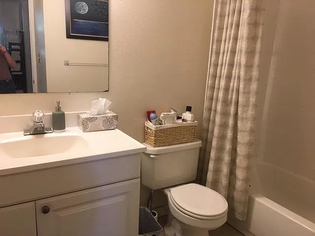 Nicely sized bathroom.