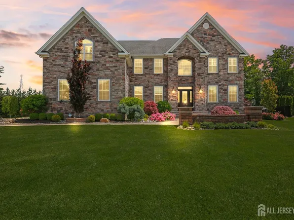9 Gatarz Ct, East Brunswick, NJ 08816