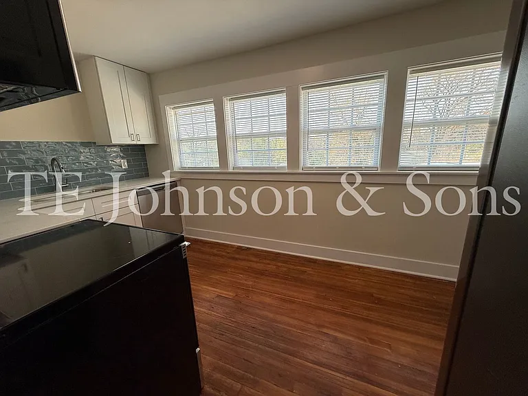 2106 S Main St #3 — Photo 6