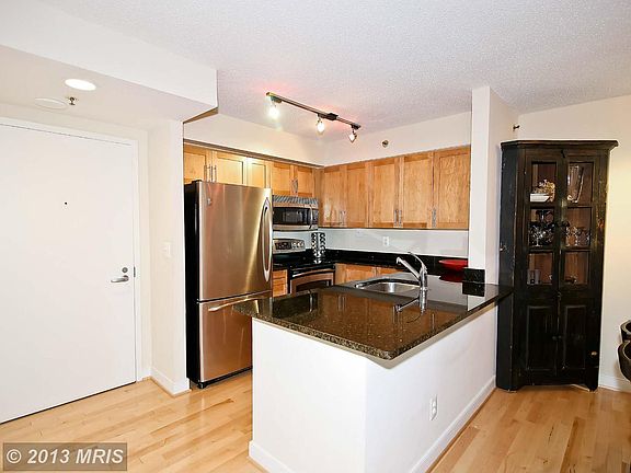 4th image of 7500 Woodmont Ave #S518