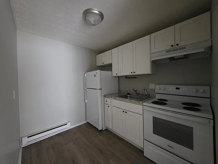 61 Warwick St #H — Photo 2