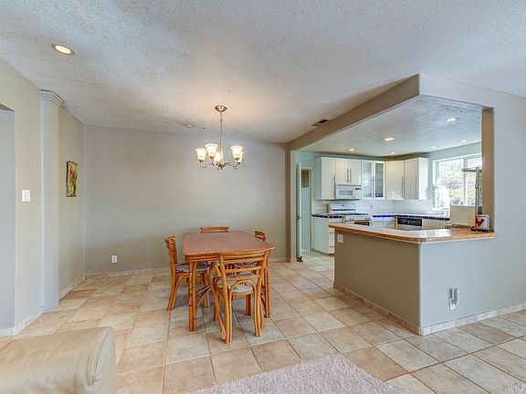 5th image of 3825 Lasuen Dr