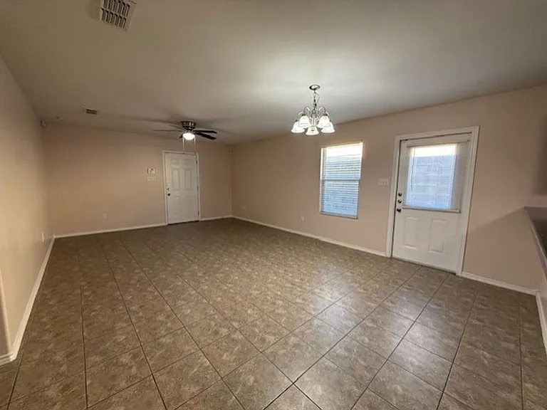 2521 La Parra Ln — Photo 4