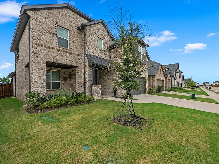 705 Parrino Pkwy — Photo 2
