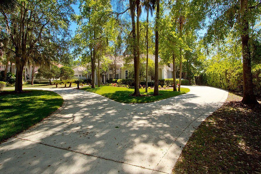 Circular driveway