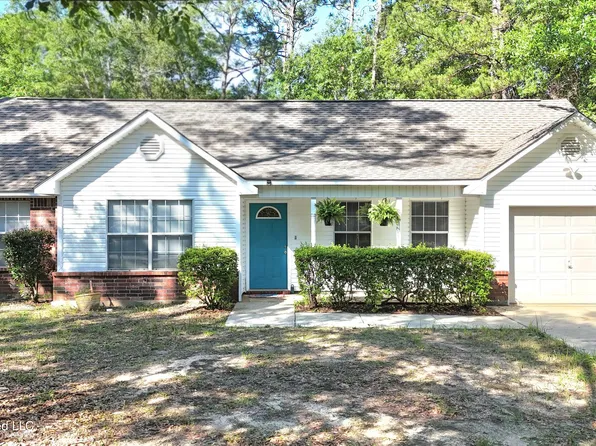 1329 Sycamore St, Ocean Springs, MS 39564