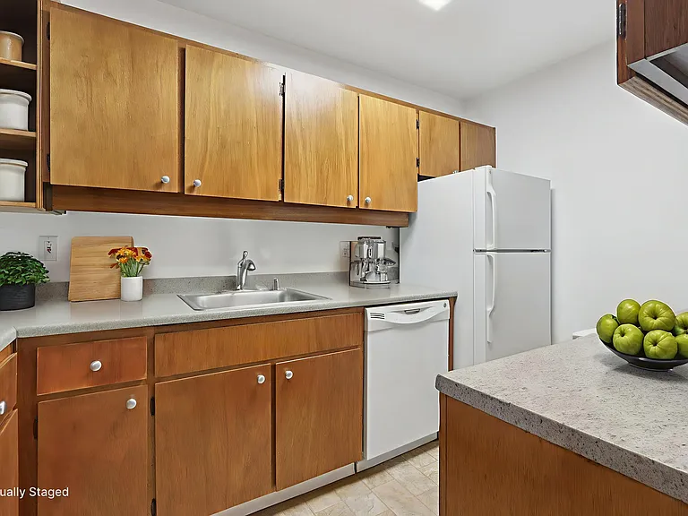 Solano Apartments — Photo 15