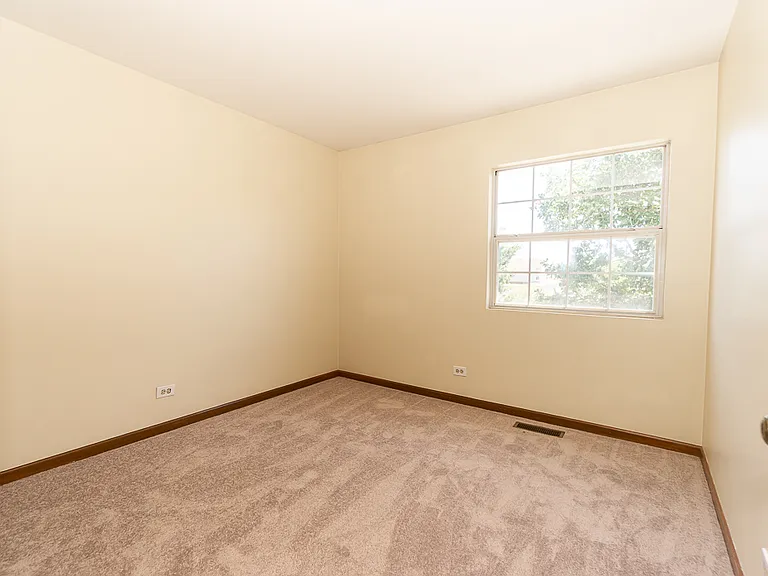 1174 Longford Rd — Photo 17