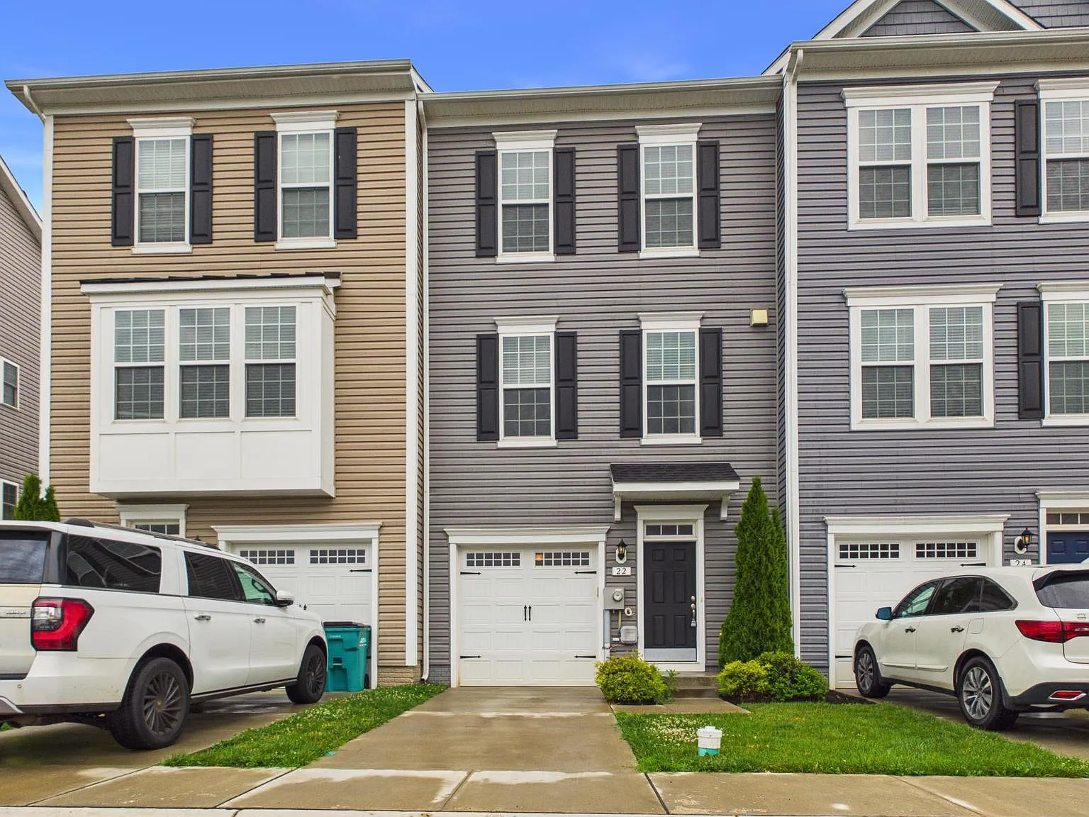 3 bed, 2.5 bath, 2300 sqft, $2,750 — Photo 1