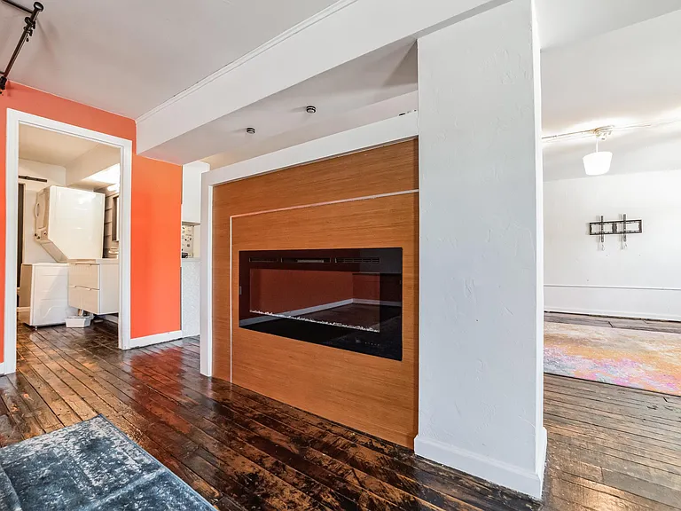 227 N Broadway #205 — Photo 10