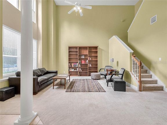3rd image of 806 Carlyle Ln