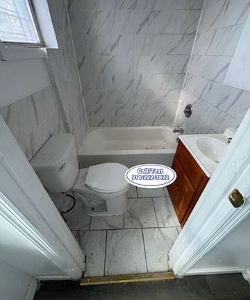5th image of 165 Linden St APT 1S