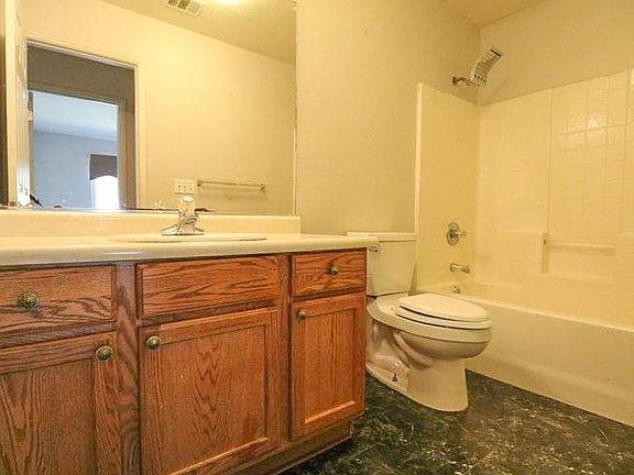 4th image of 3937 E Oak Ave