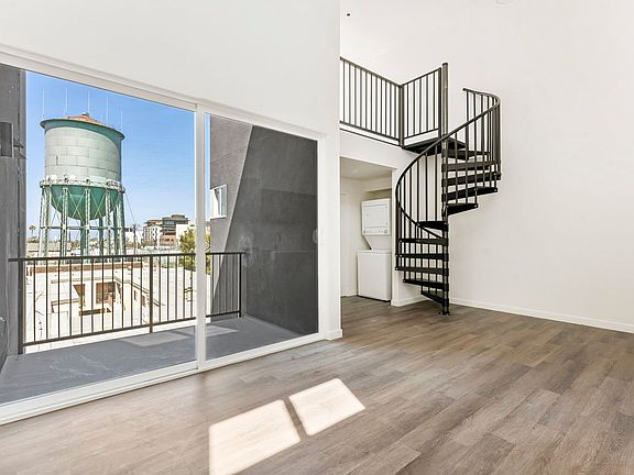 5th image of 2828 Howard Ave #6