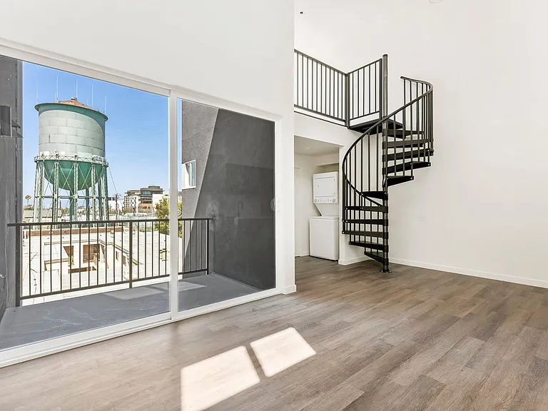 2828 Howard Ave — Photo 12