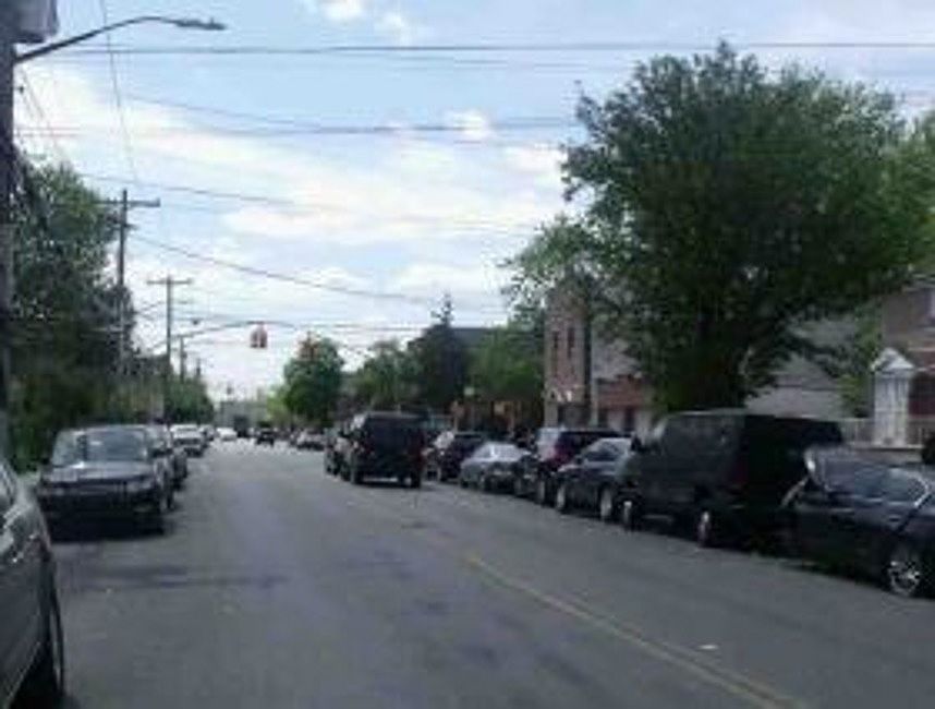 Exterior Neighborhood (street photo)