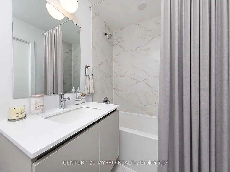395 Dundas St W #Penthouse 02 — Photo 27