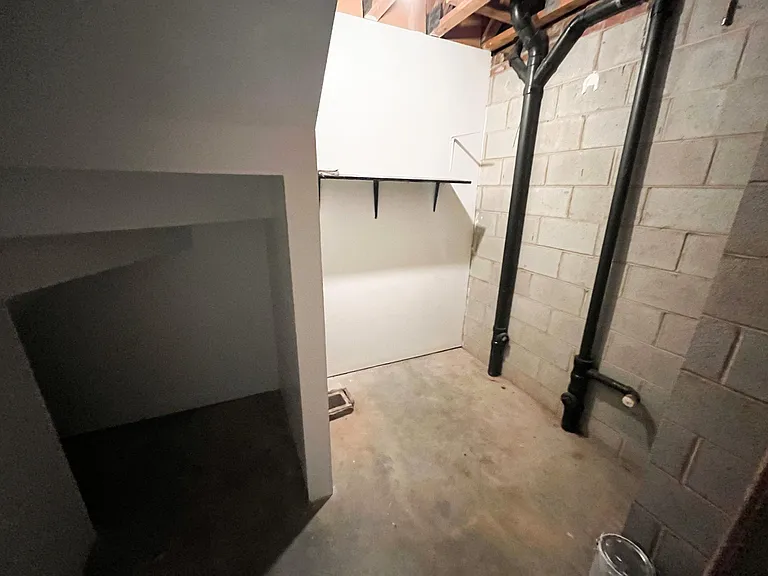 193 Kinloch Ct — Photo 40