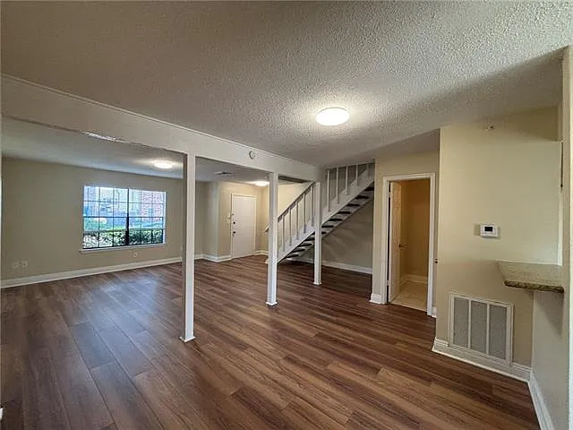 2332 Oxford Pl — Photo 7