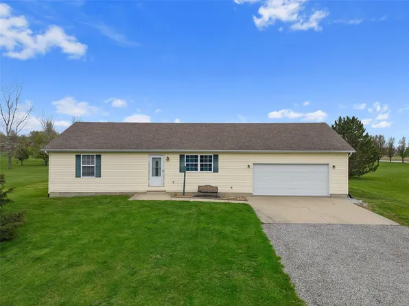 2414 Motel Rd, Highland, IL 62249