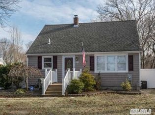 381 McConnell Ave, Bayport, NY 11705