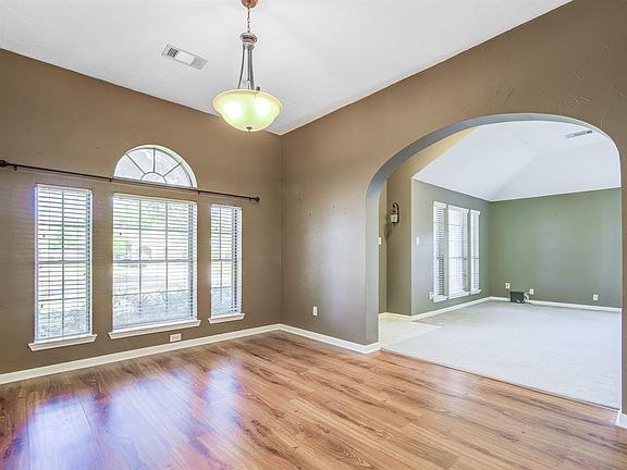 4th image of 121 Barbetta Ct