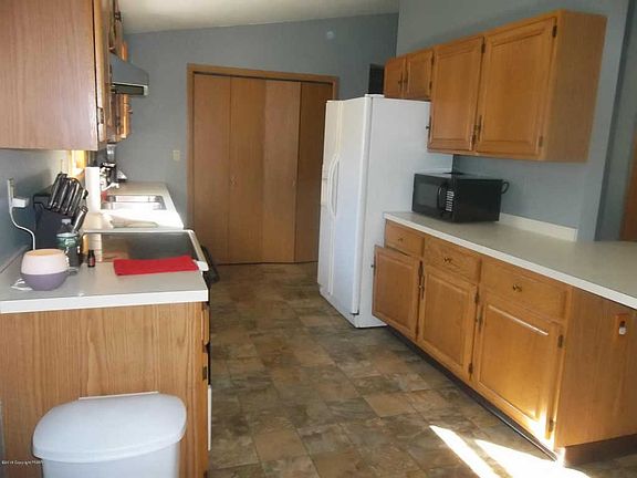 5th image of 12 Penn Forest Dr