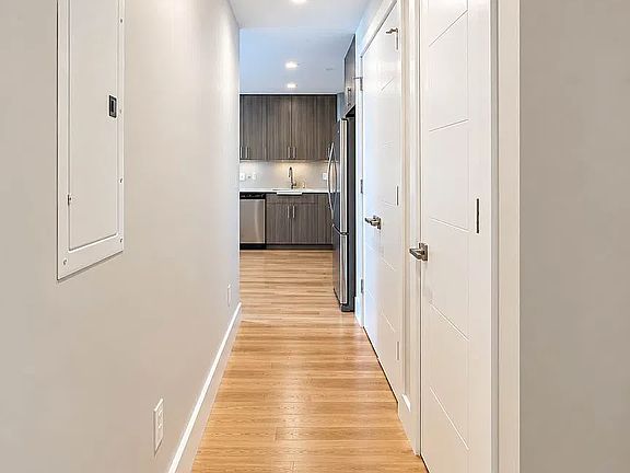 5th image of 951 Madison St #2