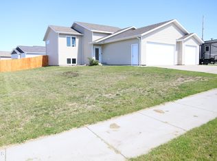5031 39th Ave NW, Mandan, ND 58554