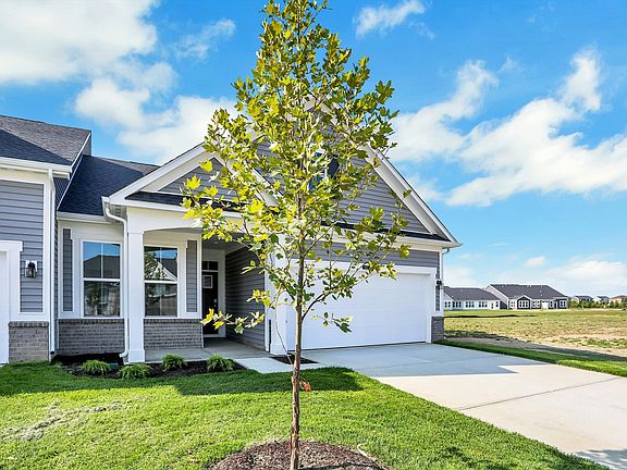 3rd image of 827 Tuxedo Dr