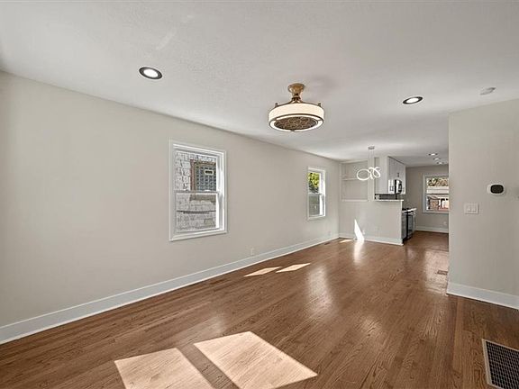 5th image of 7228 Wabash Ave