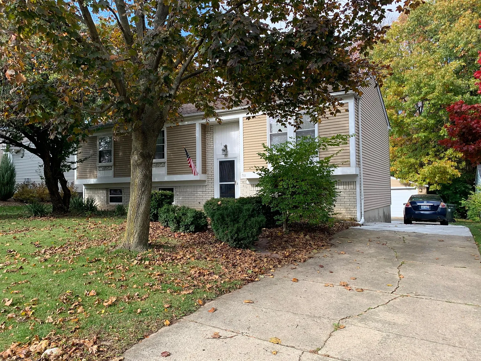 701 Bolinger St photo 1