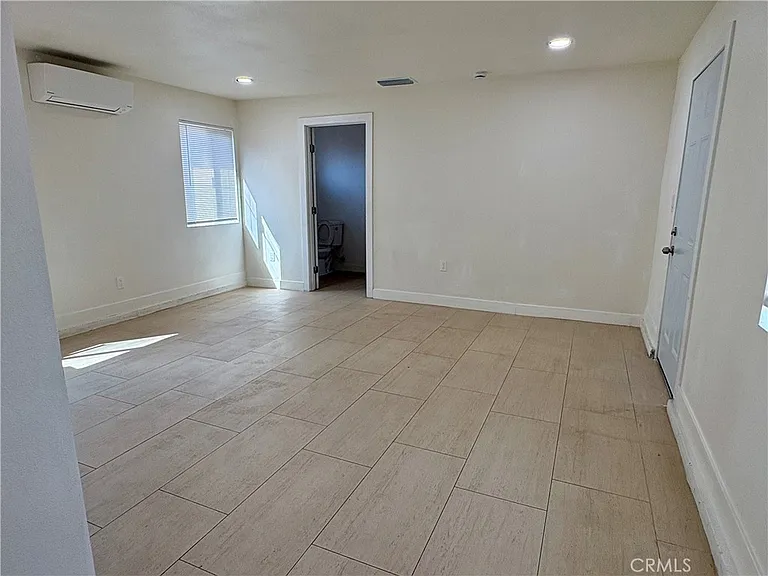 296 N Allen St — Photo 14