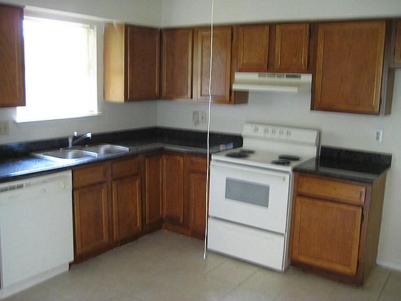 5th image of 16219 La Terra Dr